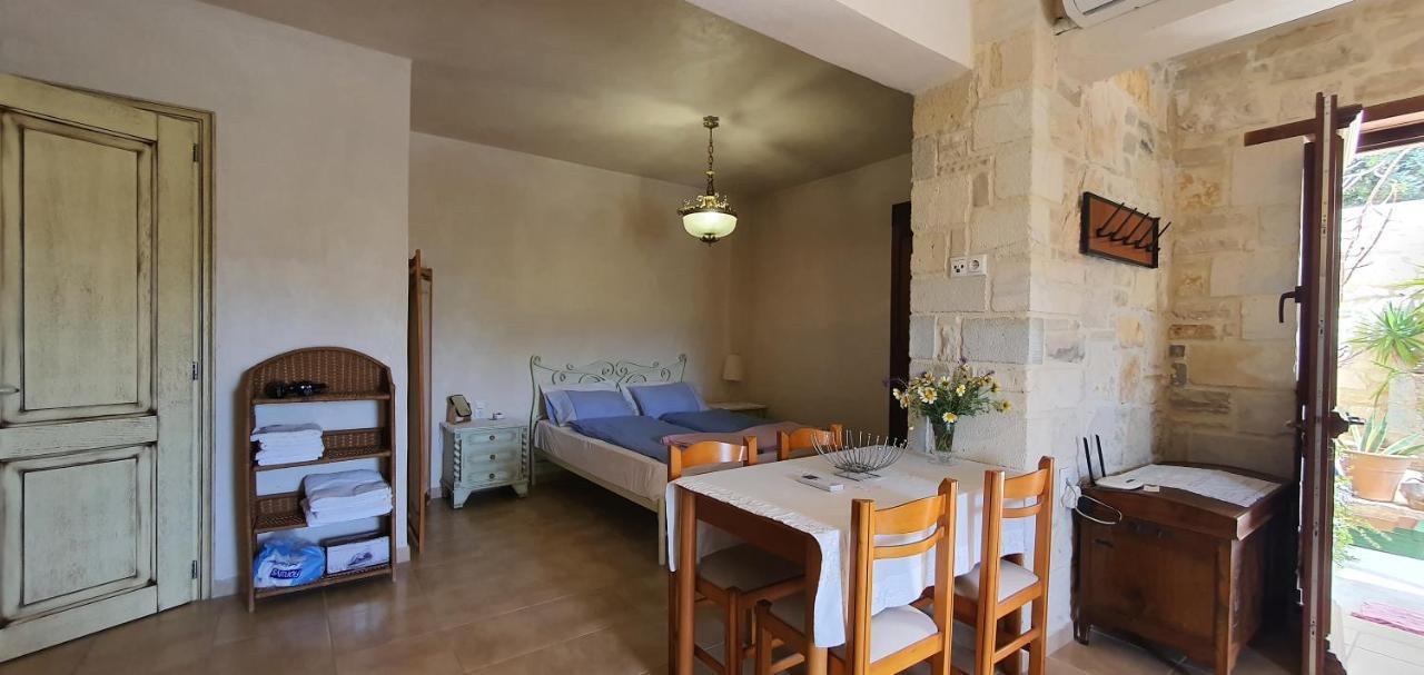 Aelia Apartment Kamilari Ngoại thất bức ảnh